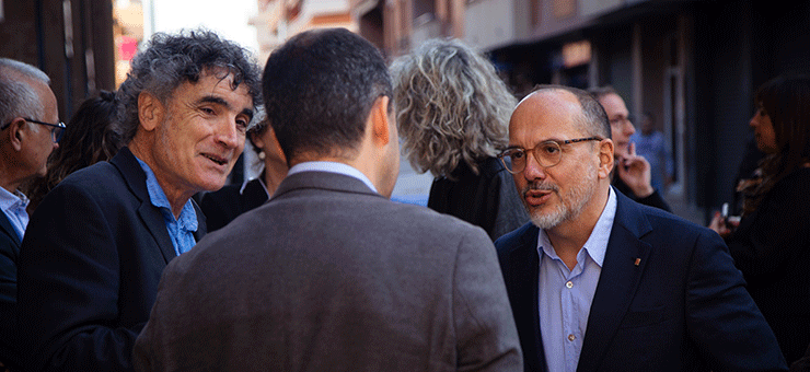 Campuzano saluda el president i el vicepresident d'AMMFEINA durant la jornada de Serveis Prelaborals organitzada per la deferativa.